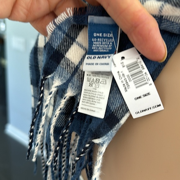 NWT Old Navy Plaid Scarf - Picture 2 of 4